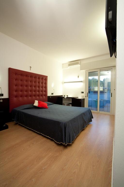 Nice Hotel Μπιμπιόνε Δωμάτιο φωτογραφία