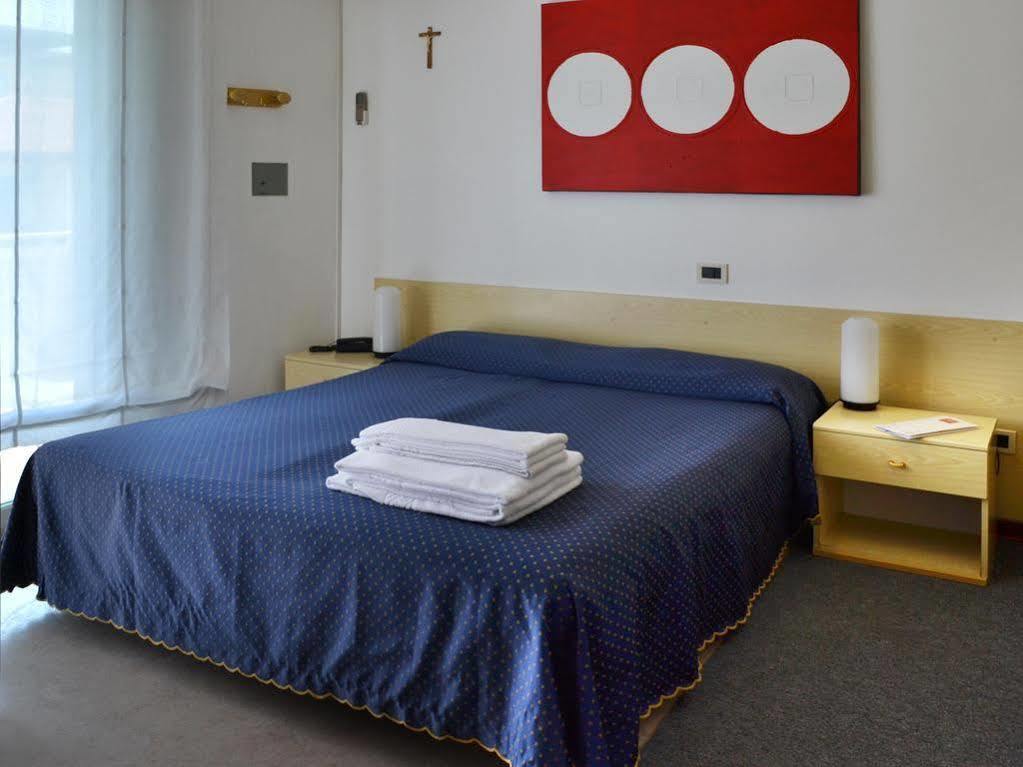 Nice Hotel Μπιμπιόνε Εξωτερικό φωτογραφία
